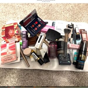 New 54 pc Travel Sample Designer Beauty Box